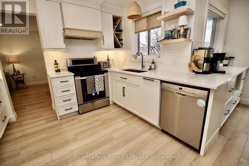 82 Gunn Avenue, Cambridge, ON - Indoor Photo Showing Kitchen