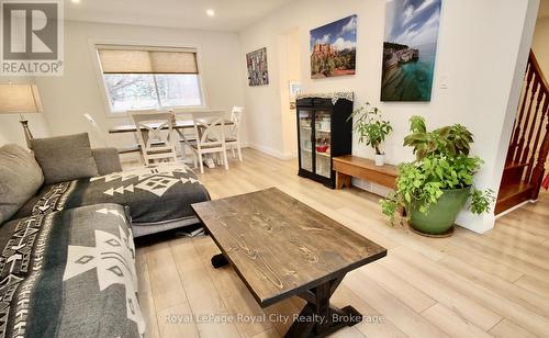 82 Gunn Avenue, Cambridge, ON - Indoor Photo Showing Living Room