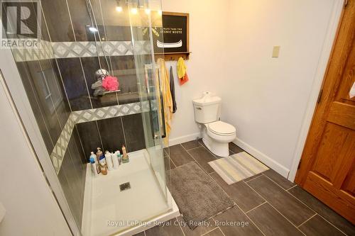 82 Gunn Avenue, Cambridge, ON - Indoor Photo Showing Bathroom