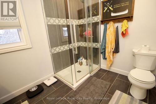 82 Gunn Avenue, Cambridge, ON - Indoor Photo Showing Bathroom