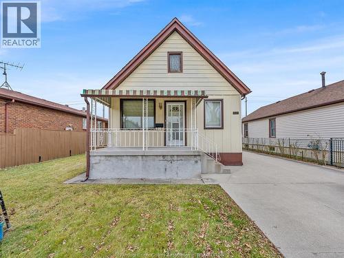 948 LANGLOIS  Windsor, ON N9A 2H3