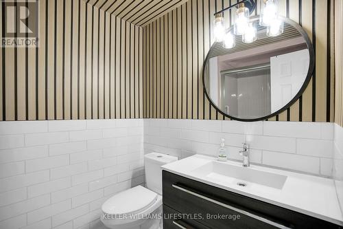 4 - 230 Clarke Road, London East (East H), ON - Indoor Photo Showing Bathroom