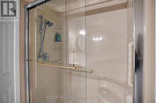 4 - 230 Clarke Road, London East (East H), ON - Indoor Photo Showing Bathroom