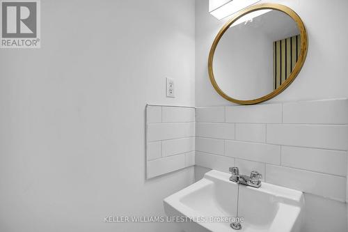 4 - 230 Clarke Road, London East (East H), ON - Indoor Photo Showing Bathroom