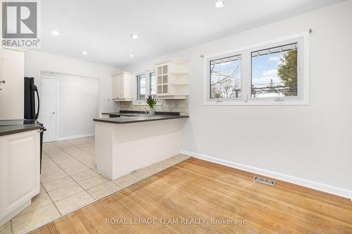 2358 Malone Crescent, Ottawa, ON - Indoor Photo Showing Kitchen