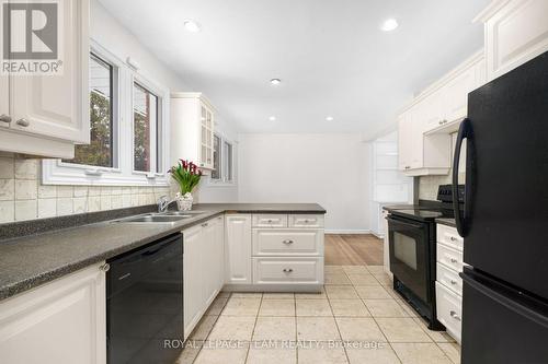 2358 Malone Crescent, Ottawa, ON - Indoor Photo Showing Kitchen With Double Sink