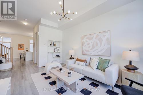 34 Millman Lane, Richmond Hill, ON - Indoor Photo Showing Living Room