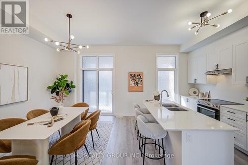 34 Millman Lane, Richmond Hill, ON - Indoor Photo Showing Kitchen With Double Sink With Upgraded Kitchen