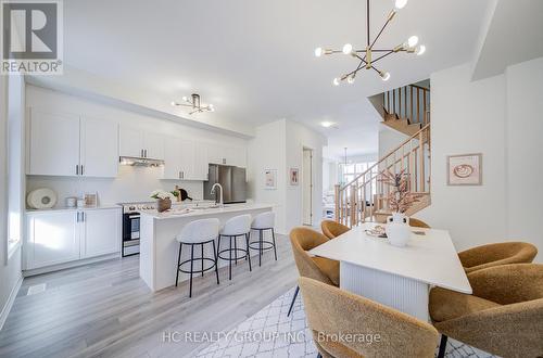 34 Millman Lane, Richmond Hill, ON - Indoor Photo Showing Kitchen