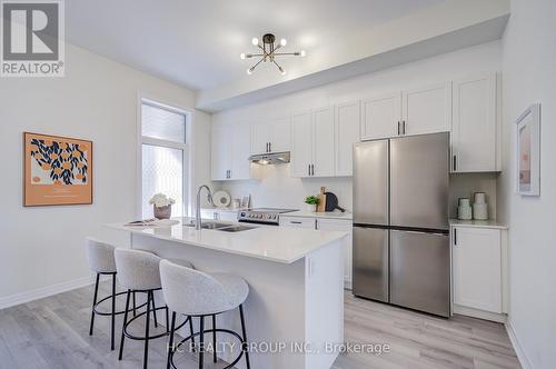 34 Millman Lane, Richmond Hill, ON - Indoor Photo Showing Kitchen With Double Sink