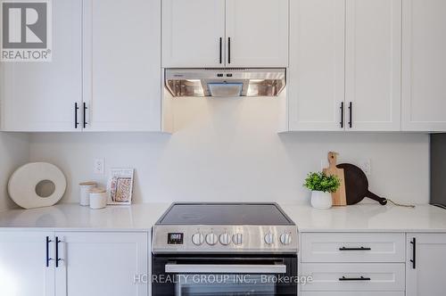 34 Millman Lane, Richmond Hill, ON - Indoor Photo Showing Kitchen