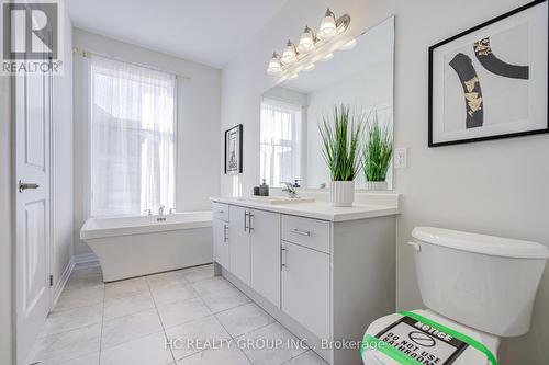 34 Millman Lane, Richmond Hill, ON - Indoor Photo Showing Bathroom