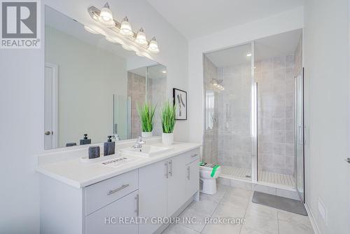 34 Millman Lane, Richmond Hill, ON - Indoor Photo Showing Bathroom