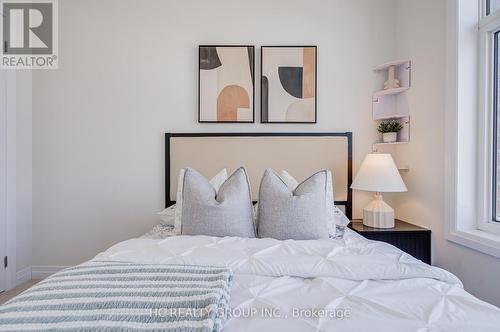 34 Millman Lane, Richmond Hill, ON - Indoor Photo Showing Bedroom