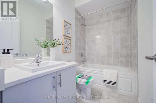 34 Millman Lane, Richmond Hill, ON - Indoor Photo Showing Bathroom
