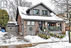 82 CENTRE STREET  Aurora, ON L4G 1J8