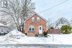 54 GLENELG STREET W  Kawartha Lakes (Lindsay), ON K9V 2V2