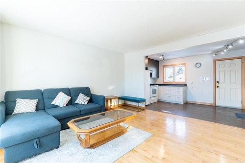 28 Code Street, Winnipeg, MB - Indoor Photo Showing Living Room