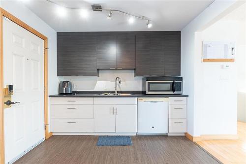 28 Code Street, Winnipeg, MB - Indoor Photo Showing Kitchen