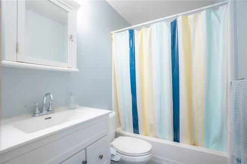 Full bathroom on main floor - 28 Code Street, Winnipeg, MB - Indoor Photo Showing Bathroom