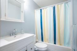 Full bathroom on main floor - 