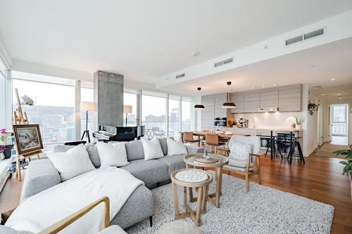 Salon - 2501-1155 Rue De La Montagne, Montréal (Ville-Marie), QC - Indoor Photo Showing Living Room