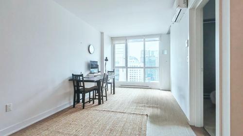 Salon - 1107-1239 Rue Drummond, Montréal (Ville-Marie), QC - Indoor