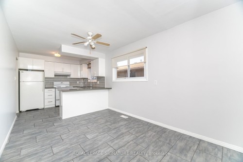 7 Maitland Avenue, Hamilton, ON - Indoor Photo Showing Kitchen