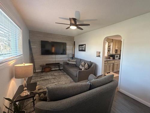 1201 Second St E., Fort Frances, ON - Indoor Photo Showing Living Room