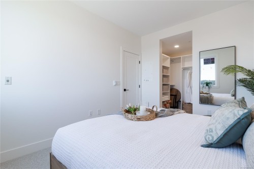 #102-201 Dogwood Dr, Ladysmith, BC - Indoor Photo Showing Bedroom