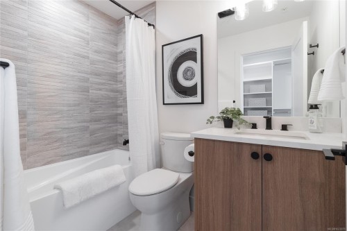 #102-201 Dogwood Dr, Ladysmith, BC - Indoor Photo Showing Bathroom