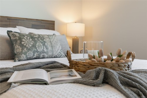 #102-201 Dogwood Dr, Ladysmith, BC - Indoor Photo Showing Bedroom