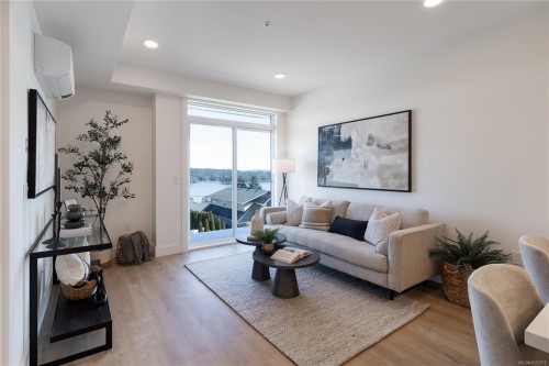 #102-201 Dogwood Dr, Ladysmith, BC - Indoor Photo Showing Living Room
