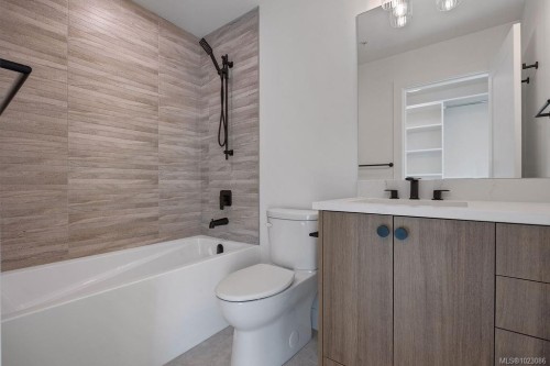 205-201 Dogwood Dr, Ladysmith, BC - Indoor Photo Showing Bathroom