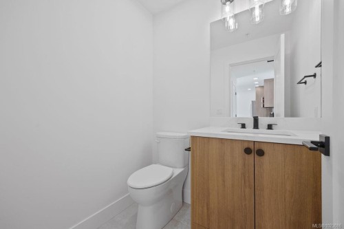 205-201 Dogwood Dr, Ladysmith, BC - Indoor Photo Showing Bathroom