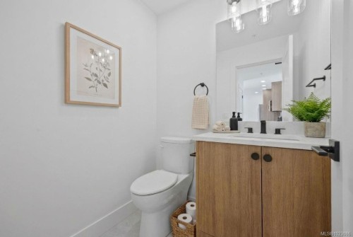 205-201 Dogwood Dr, Ladysmith, BC - Indoor Photo Showing Bathroom