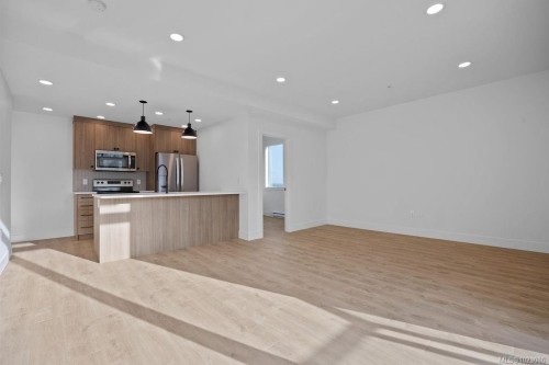205-201 Dogwood Dr, Ladysmith, BC - Indoor Photo Showing Kitchen