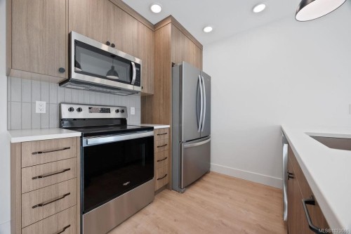 205-201 Dogwood Dr, Ladysmith, BC - Indoor Photo Showing Kitchen