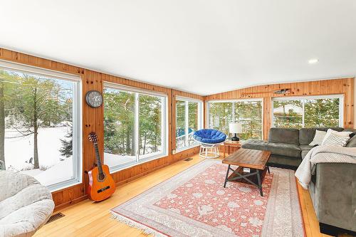 Salon - 30 Ch. Du Lac-De-La-Ferme, Otter Lake, QC - Indoor Photo Showing Living Room