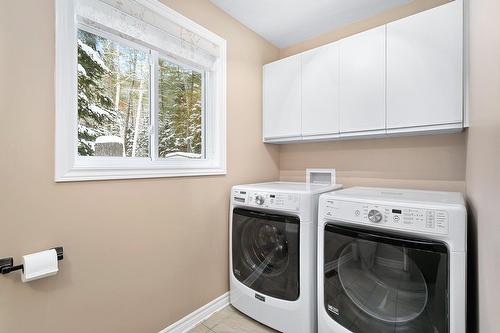 Salle de lavage - 30 Ch. Du Lac-De-La-Ferme, Otter Lake, QC - Indoor Photo Showing Laundry Room