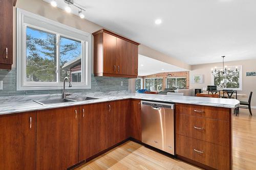 Cuisine - 30 Ch. Du Lac-De-La-Ferme, Otter Lake, QC - Indoor Photo Showing Kitchen With Double Sink