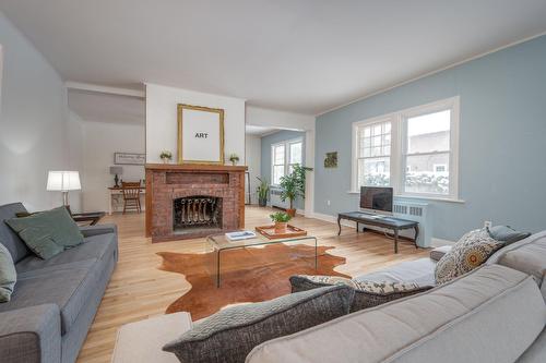 Salon - 62 Rue Elm, Hudson, QC - Indoor Photo Showing Living Room With Fireplace