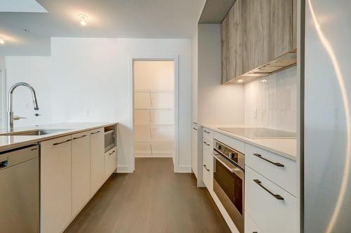 Cuisine - 421-7227 Boul. Newman, Montréal (Lasalle), QC - Indoor Photo Showing Kitchen With Upgraded Kitchen