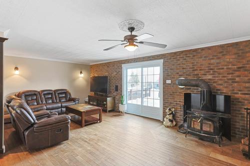 Salon - 235 Route 132, Sainte-Barbe, QC - Indoor Photo Showing Living Room With Fireplace