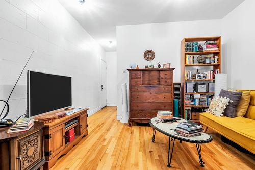 Salon - 5939  - 5943 Rue Molson, Montréal (Rosemont/La Petite-Patrie), QC - Indoor