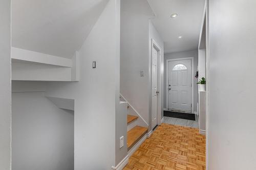 Hall d'entrée/Vestibule - 4020 Crois. Oscar, Brossard, QC - Indoor Photo Showing Other Room