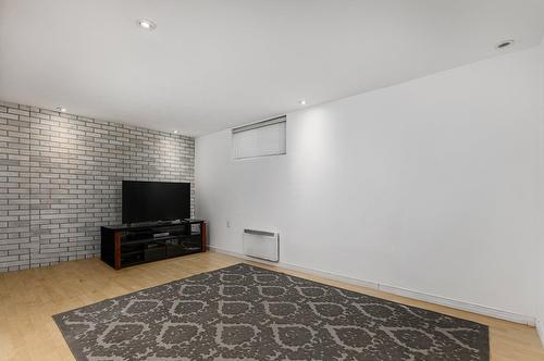 Salle familiale - 4020 Crois. Oscar, Brossard, QC - Indoor