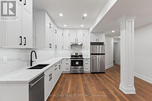 5180 Littlebend Drive, Mississauga, ON - Indoor Photo Showing Kitchen With Stainless Steel Kitchen With Double Sink With Upgraded Kitchen