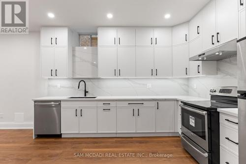 5180 Littlebend Drive, Mississauga, ON - Indoor Photo Showing Kitchen With Upgraded Kitchen