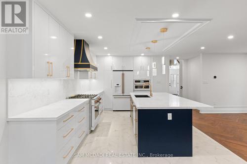 5180 Littlebend Drive, Mississauga, ON - Indoor Photo Showing Kitchen With Upgraded Kitchen